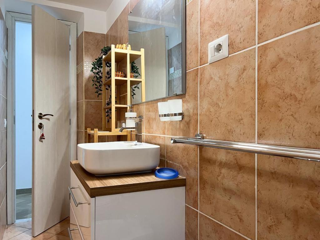 A Casa Di Ala Apartment Рим Екстериор снимка